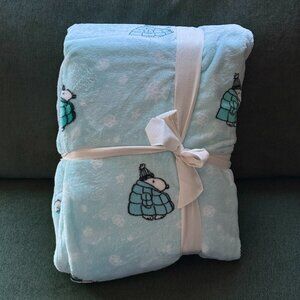 Puffer Jacket Snoopy Icy Blue Christmas Plush Blanket | Peanuts Winter 90 x 90in